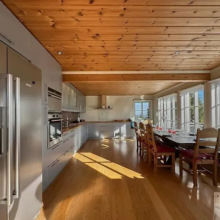Sjusjoen, Luxury With Hot Tub, Ski-in Out Villa *