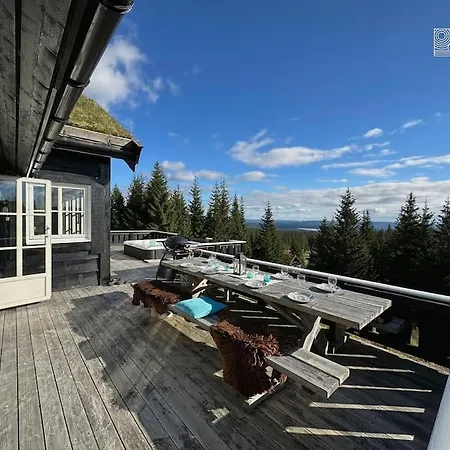 Sjusjoen, Luxury With Hot Tub, Ski-in Out Villa *